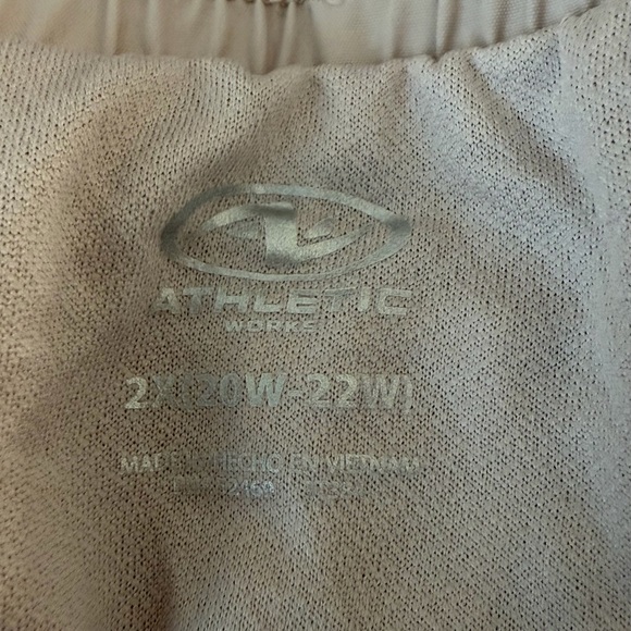 NWT Women's Tan Athletic Shorts with Pink Trim XXL (20/22W) - Picture 5 of 6